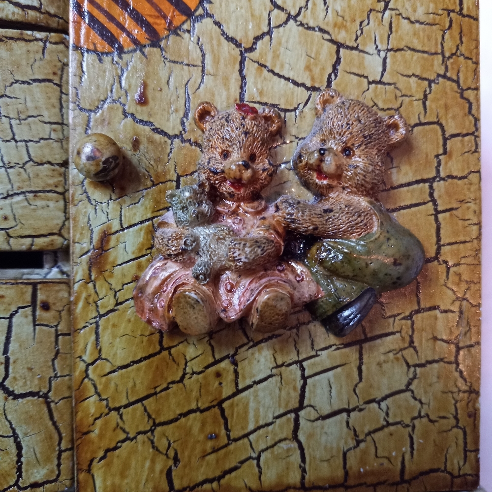 Kitschy Mini Wardrobe Style Teddy Bear Jewelry Box - Picture 8 of 15